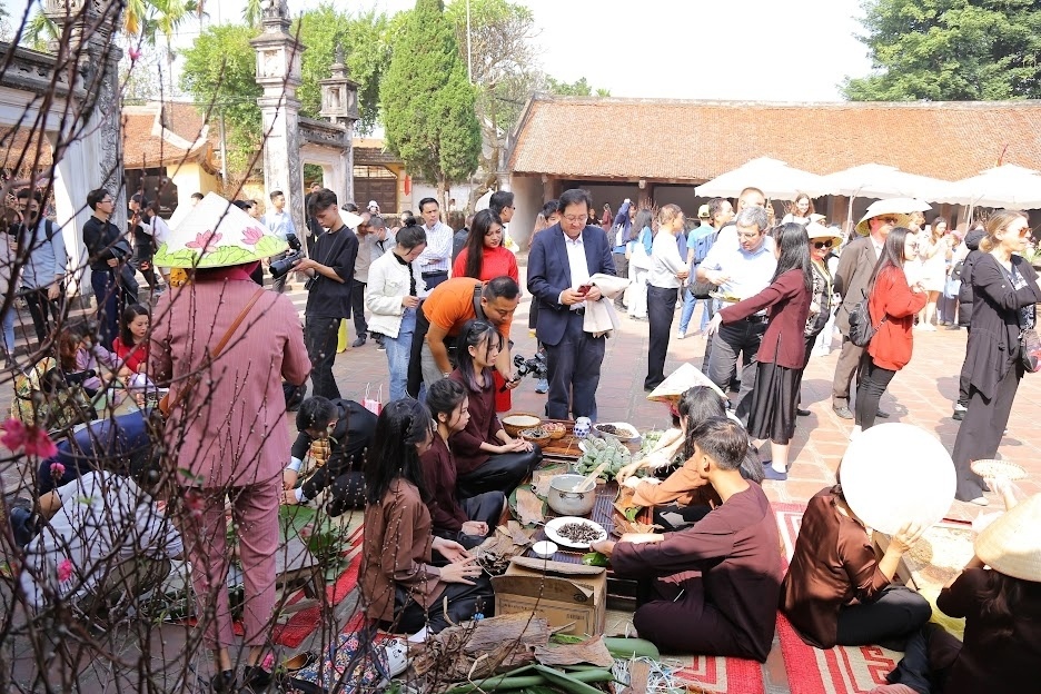 Trải nghiệm nét văn hóa “Tết làng Việt” ở Làng cổ Đường Lâm