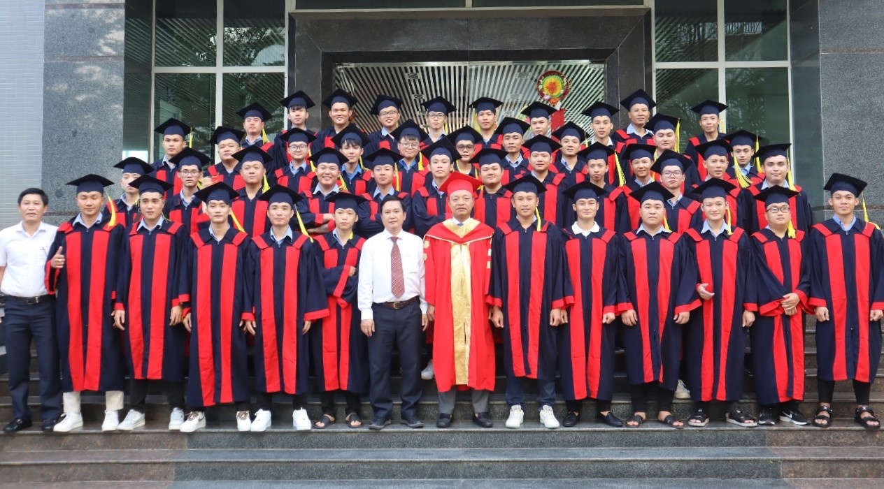 PVCollege bế giảng và trao bằng tốt nghiệp hệ Cao đẳng khóa 2020-2023