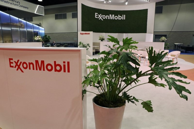 Algeria nối lại đàm phán với Exxon Mobil để thăm dò dầu khí