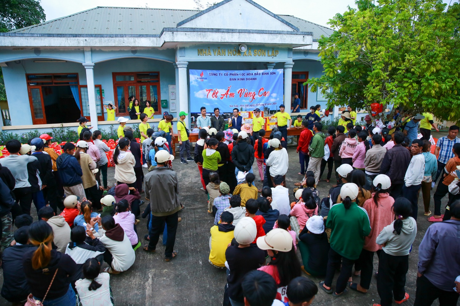 Ban Kinh doanh BSR mang “Tết ấm” đến vùng cao huyện Sơn Tây, tỉnh Quảng Ngãi