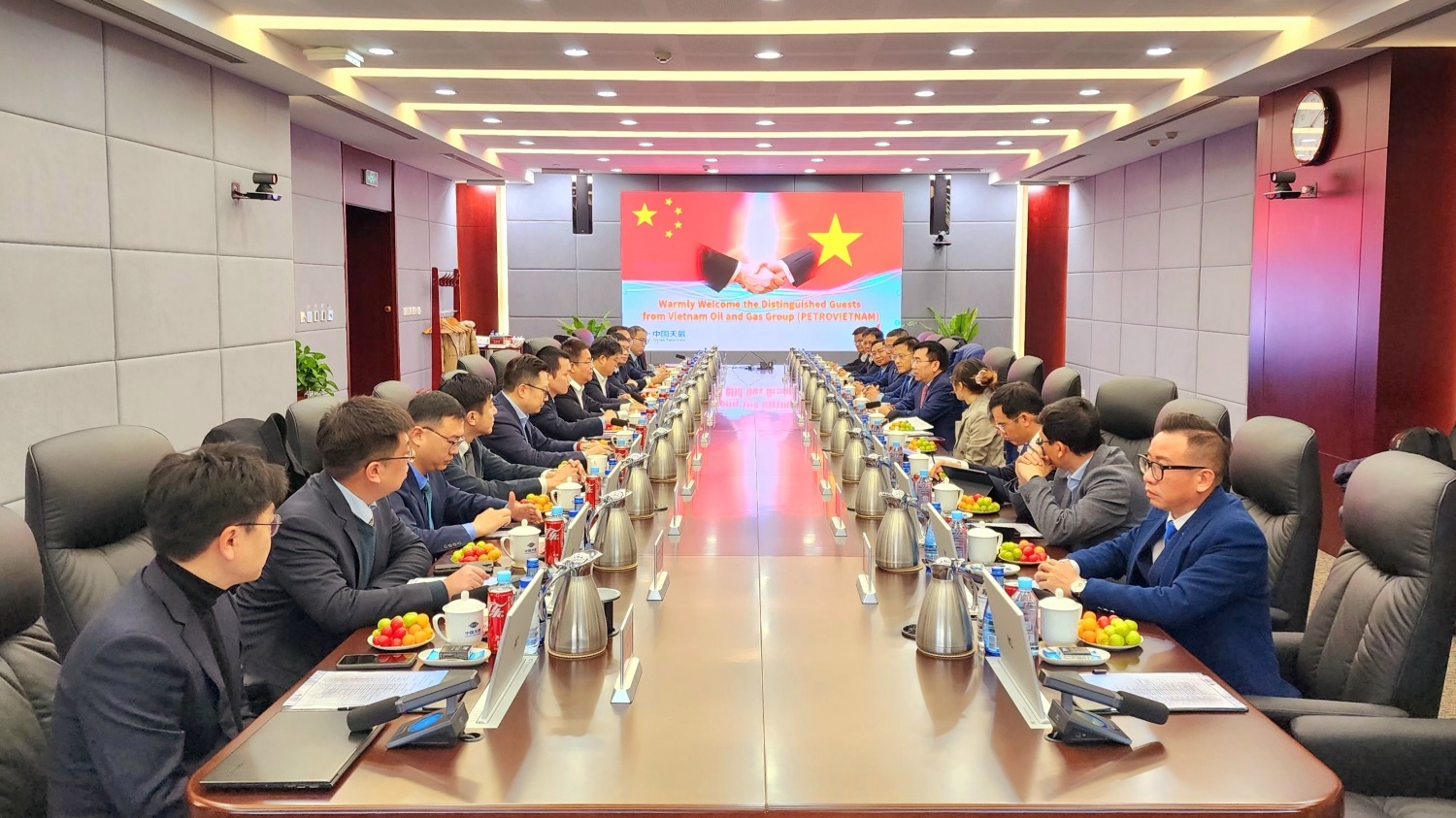 Petrovietnam thúc đẩy hợp tác sản xuất xơ sợi, hóa dầu, hóa chất với đối tác Trung Quốc