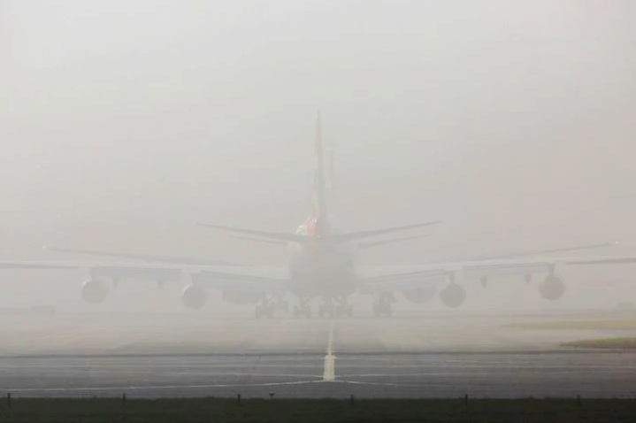 Giao thông hàng không của Ấn Độ bị gián đoạn vào ngày thứ ba liên tiếp do sương mù dày đặc