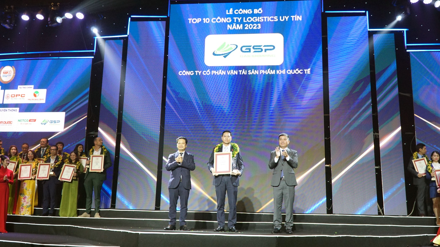 Petrovietnam và các doanh nghiệp Dầu khí tiếp tục khẳng định vị trí Top đầu các doanh nghiệp lớn nhất Việt Nam