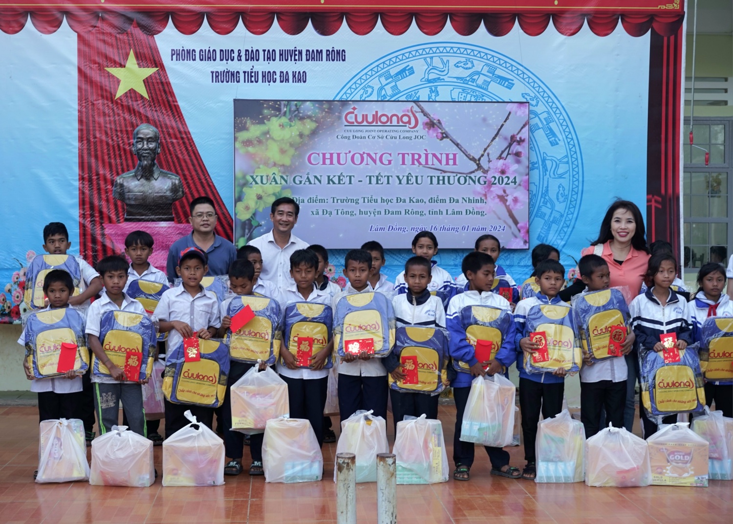 Cửu Long JOC mang “Mùa Xuân Yêu Thương” đến điểm trường vùng cao Cửu Long JOC mang “Mùa Xuân Yêu Thương” đến điểm trường vùng cao