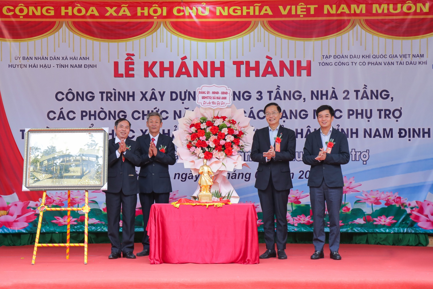 Petrovietnam/PVTrans trao hỗ trợ xây dựng nhà chức năng Trường Tiểu học Hải Anh (Nam Định)
