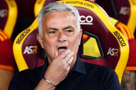 Jose Mourinho từ chối lời mời đến Trung Đông