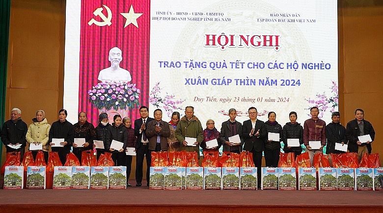 Petrovietnam trao hỗ trợ xây nhà đại đoàn kết tại tỉnh Hà Nam