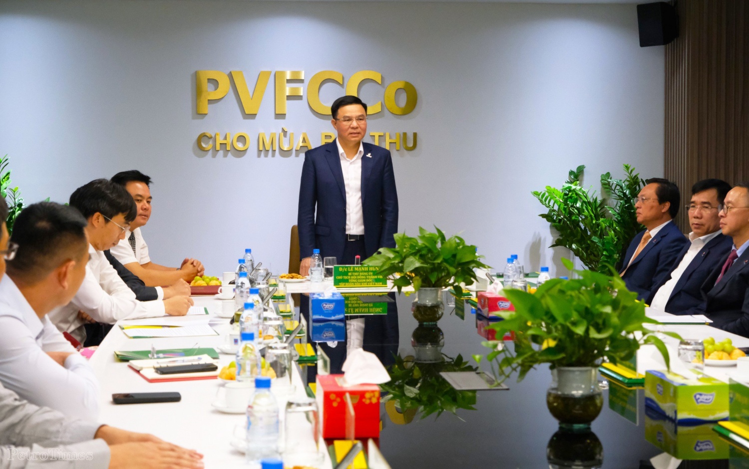 Công bố và trao các quyết định về công tác cán bộ của PVFCCo