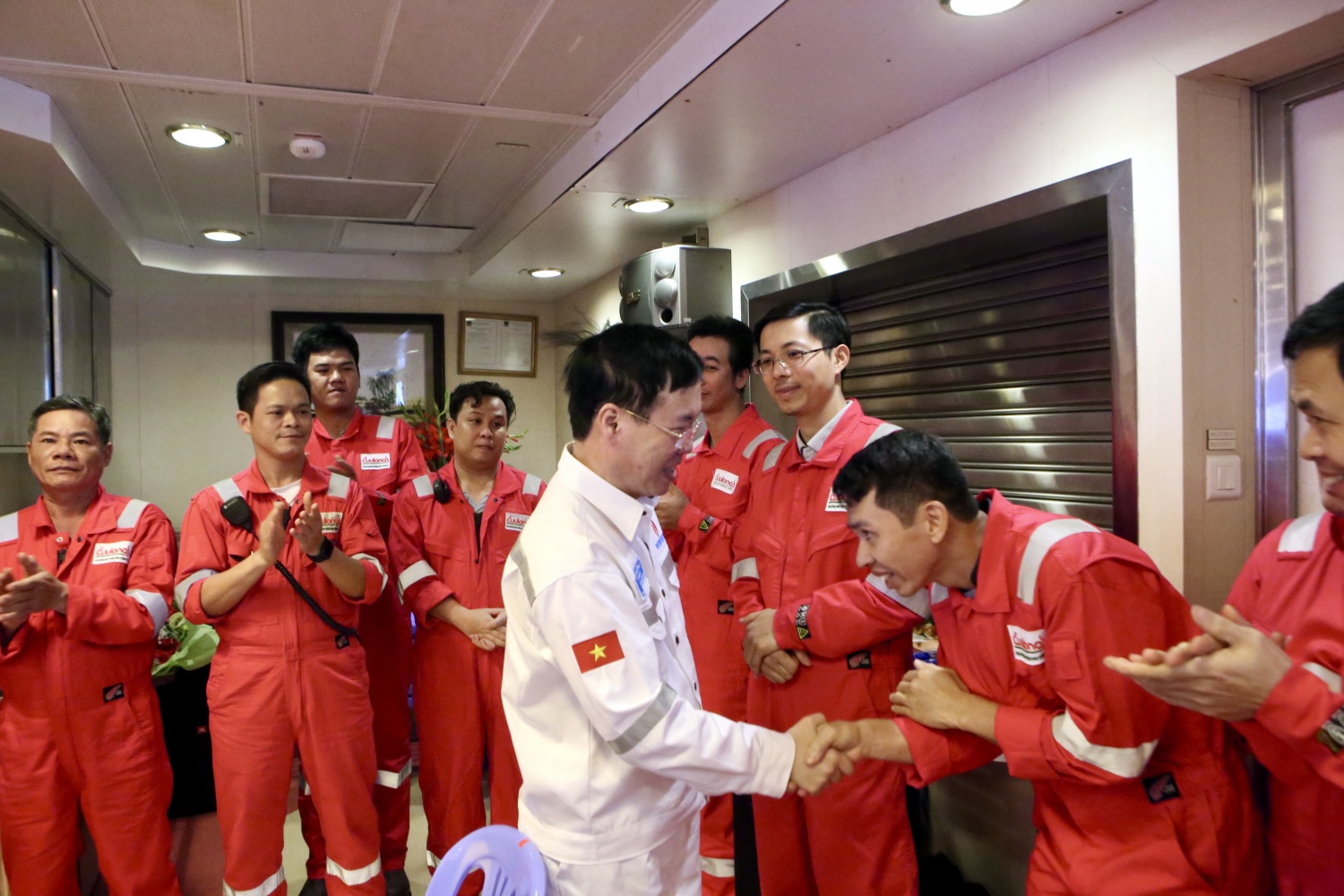 Chủ tịch nước Võ Văn Thưởng thăm và làm việc tại các công trình Dầu khí Chủ tịch nước Võ Văn Thưởng thăm và làm việc tại các công trình Dầu khí