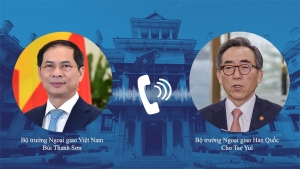 Bộ trưởng Ngoại giao Bùi Thanh Sơn điện đàm với Bộ trưởng Ngoại giao Hàn Quốc Cho Tae Yul