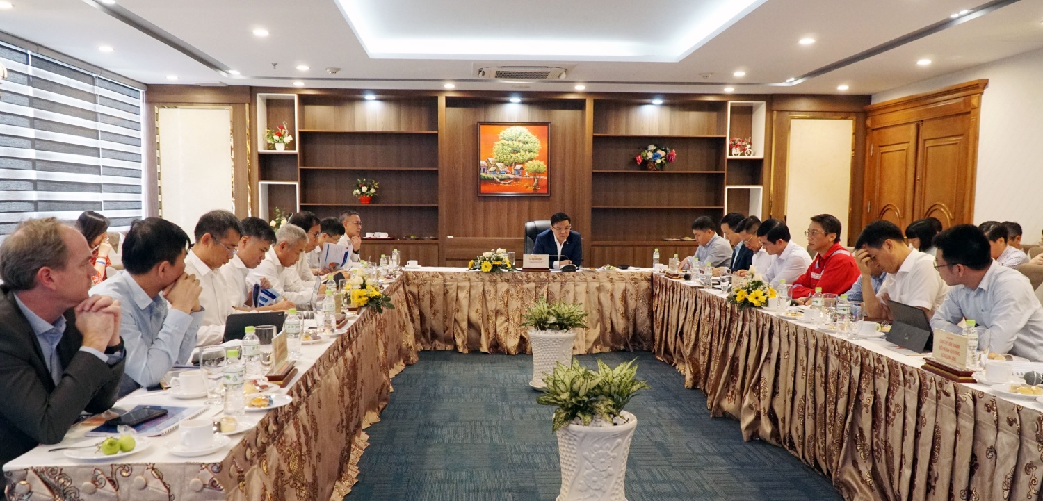 Chủ tịch HĐTV, Tổng Giám đốc Tập đoàn Dầu khí Việt Nam (Petrovietnam) Lê Mạnh Hùng đã chủ trì buổi làm việc với Vietsovpetro và Cửu Long JOC