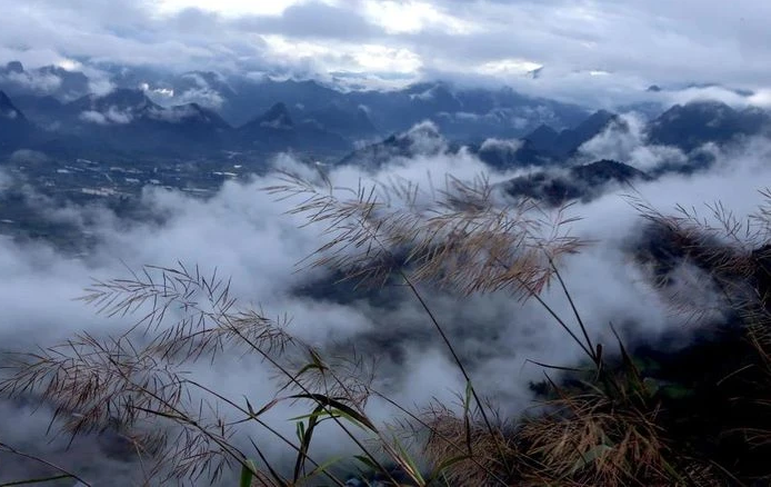 [Ảnh] Lai Châu: Ngắm nhìn biển mây vô tận từ đỉnh Lao Tỷ Phùng