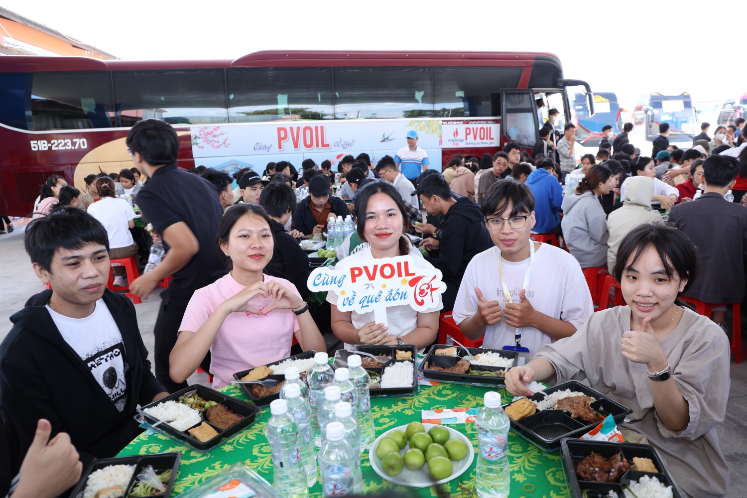 PVOIL đưa hơn 1.000 sinh viên về quê đón Tết Giáp Thìn 2024