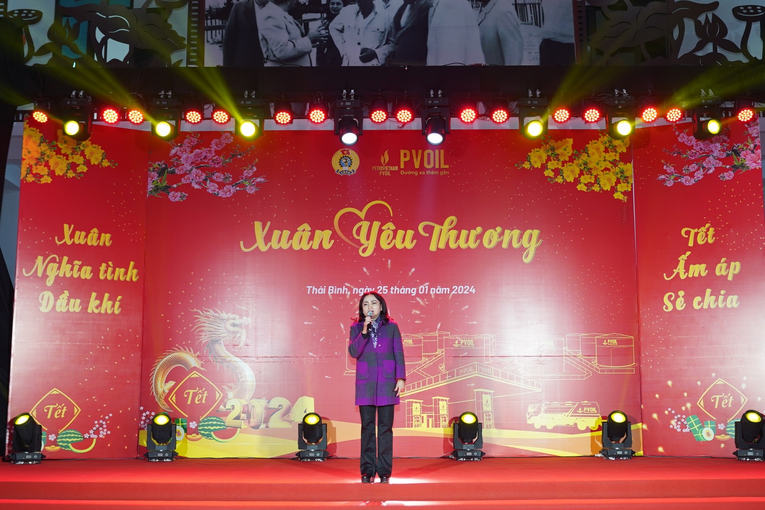 Bà Nghiêm Thùy Lan – Chủ tịch Công đoàn Dầu khí Việt Nam phát biểu tại chương trình