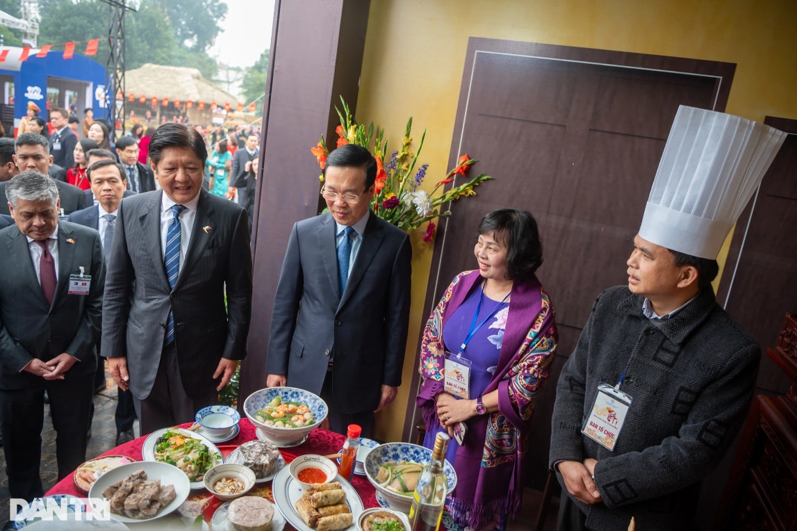 Chủ tịch nước Võ Văn Thưởng cùng Tổng thống Philippines thăm Hoàng thành