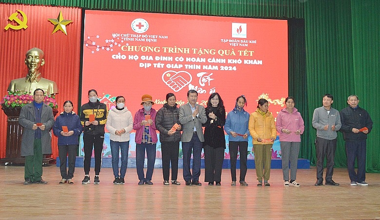 Petrovietnam trao tặng 1000 suất quà Tết tại tỉnh Nam Định