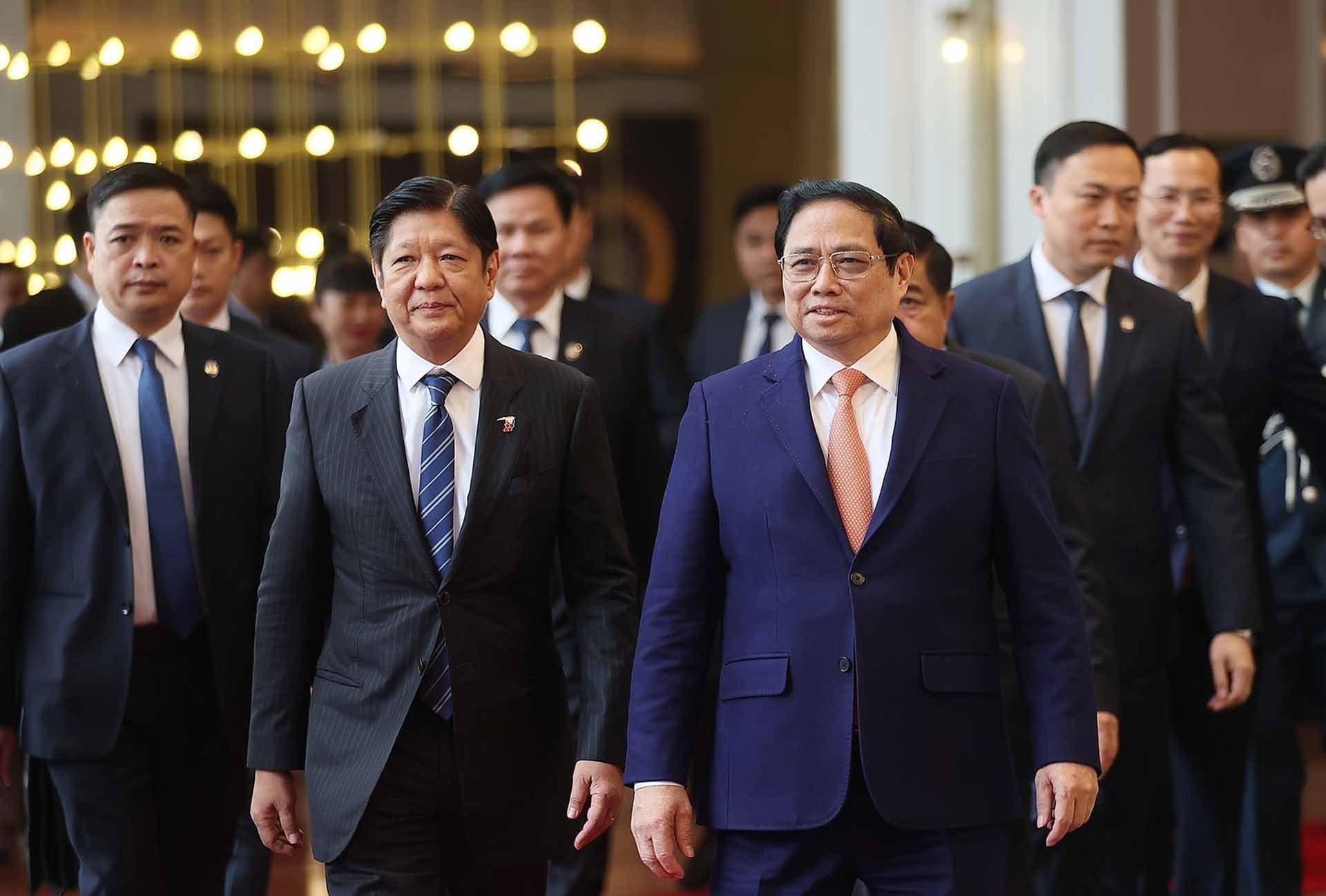 Thủ tướng Phạm Minh Chính và Tổng thống Philippines Ferdinand Marcos Jr. đến dự cuộc gặp gỡ doanh nghiệp hai nước. (Nguồn: TTXVN)