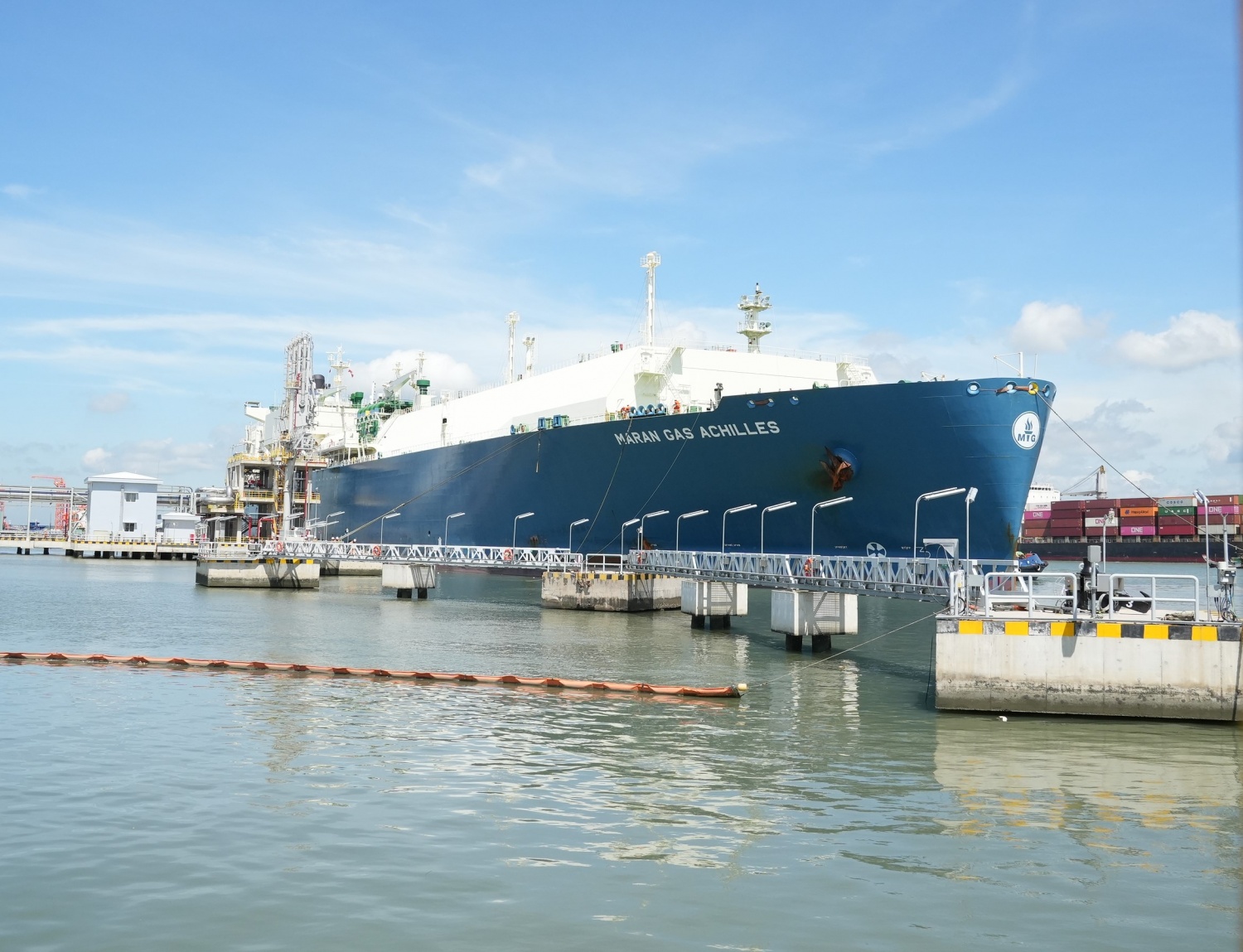Tàu chở LNG tại Kho cảng PV GAS Vũng Tàu.