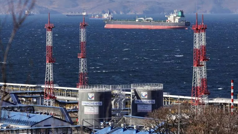 Nga bất ngờ cắt giảm xuất khẩu xăng dầu