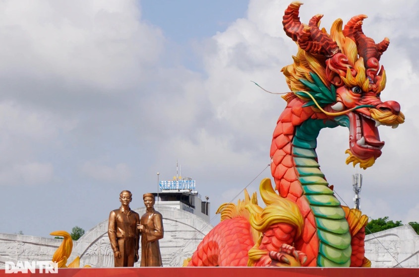 Linh vật rồng phụ thể hiện khát vọng vươn lên của tỉnh Bình Định (Ảnh: Doãn Công).