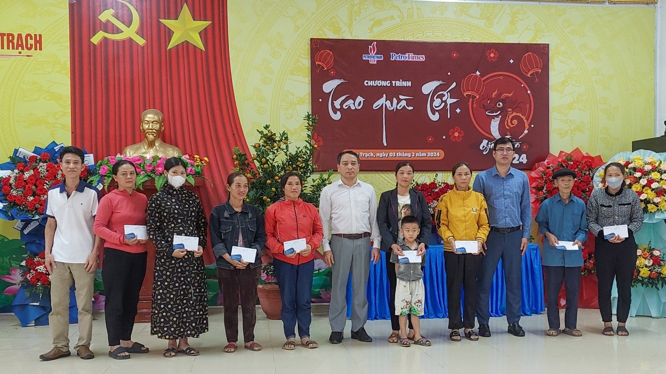 Chương trình “Trao quà Tết” của Tạp chí Năng lượng Mới và BSR đến với bà con vùng núi tỉnh Quảng Bình