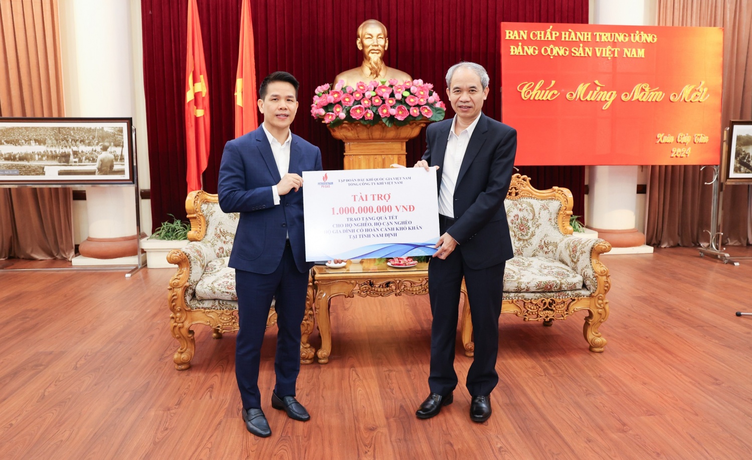 PV GAS trao tặng 01 tỷ đồng hỗ trợ hộ nghèo, hộ cận nghèo, hộ gia đình có hoàn cảnh khó khăn trên địa bàn tỉnh Nam Định
