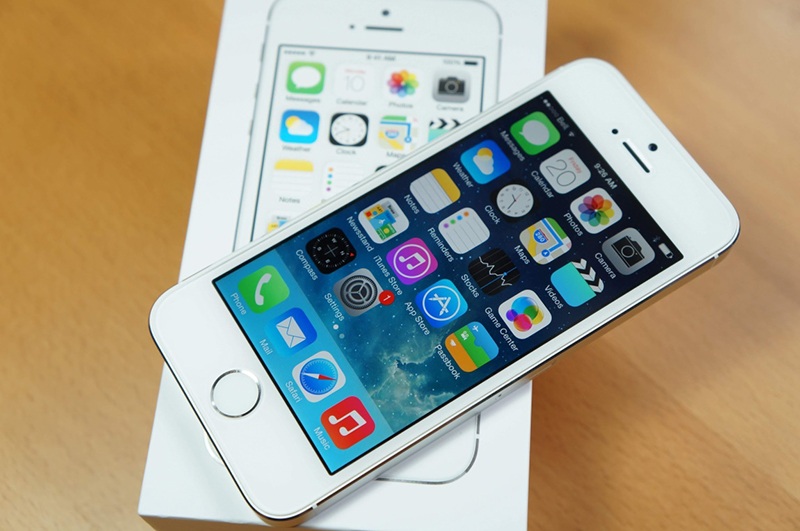 6. iPhone 5S - Ra mắt năm 2013. Đây là phiên bản iPhone đầu tiên được tích hợp cảm biến vân tay Touch ID vào nút Home. Apple đã bán được hơn 164,5 triệu máy trên toàn cầu (Ảnh: C.T).