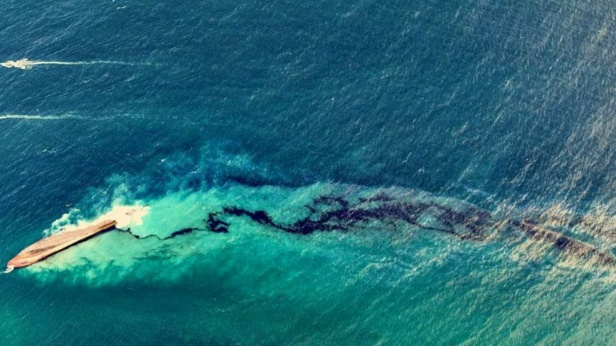 Thủy triều làm dầu bị tràn di chuyển từ Tobago vào biển Caribe