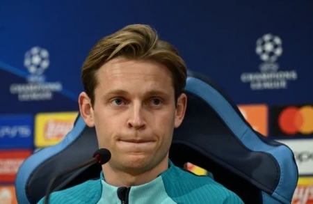 Frenkie De Jong tức giận với tin đồn sẽ rời khỏi Barcelona