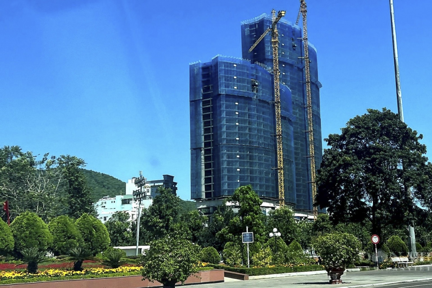 Tin bất động sản ngày 23/2: Chủ đầu tư dự án Tower Quy Nhơn bị xử phạt 500 triệu đồng