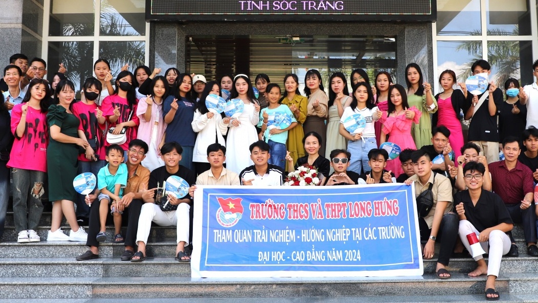 Học sinh THCS-THPT Long Hưng, tỉnh Sóc Trăng tham quan trải nghiệm thực tế tại PVU