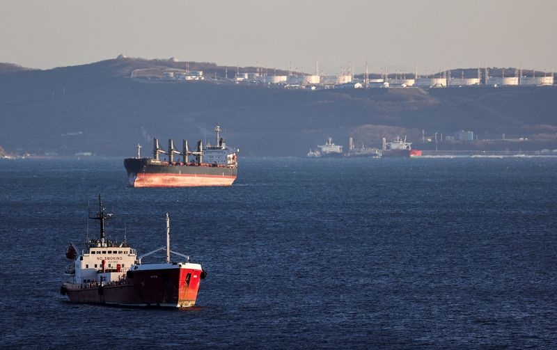 Mỹ trừng phạt đội tàu chở dầu Nga là bất hợp pháp