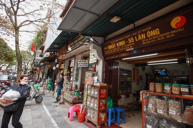Phố Lãn Ông là một trong số ít các con phố trong 36 phố phường Hà Nội giữ được nghề truyền thống theo tên gọi của nó
