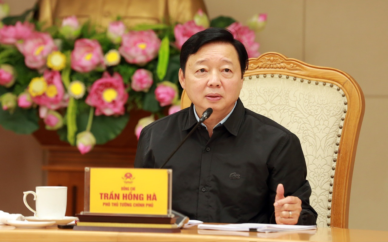 Phó Thủ tướng Trần Hồng Hà: Về nguyên tắc, cần khuyến khích doanh nghiệp tự thực hiện trách nhiệm tái chế theo quy định của Luật hoặc ký hợp đồng các doanh nghiệp tái chế đủ điều kiện - Ảnh: VGP/Minh Khôi