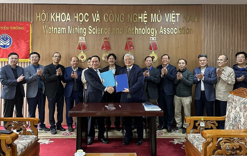Hội Dầu khí Việt Nam và Hội Khoa học Công nghệ Mỏ ký thỏa thuận hợp tác
