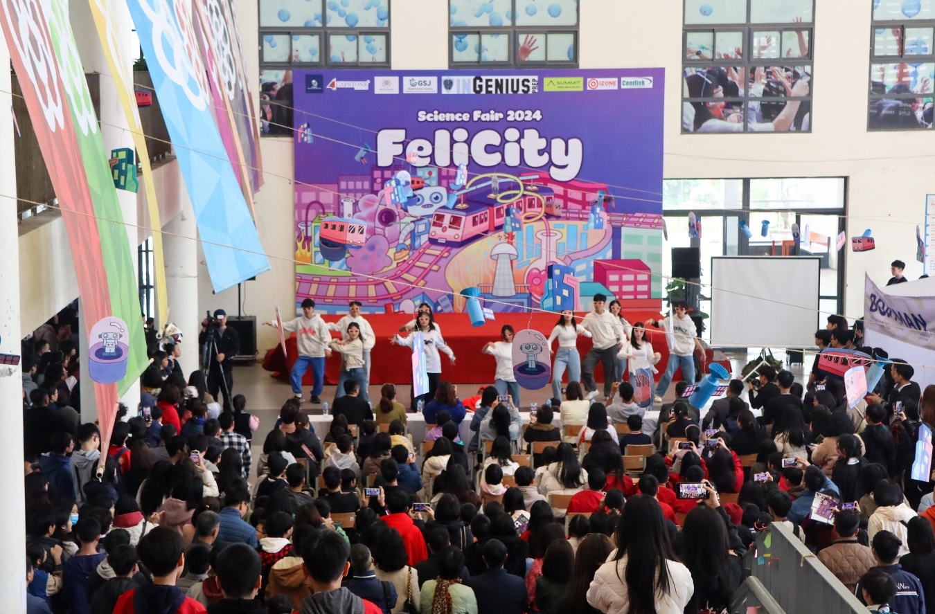 Hơn 4.000 người tham gia hội chợ khoa học phi lợi nhuận do học sinh Hà Nội tổ chức