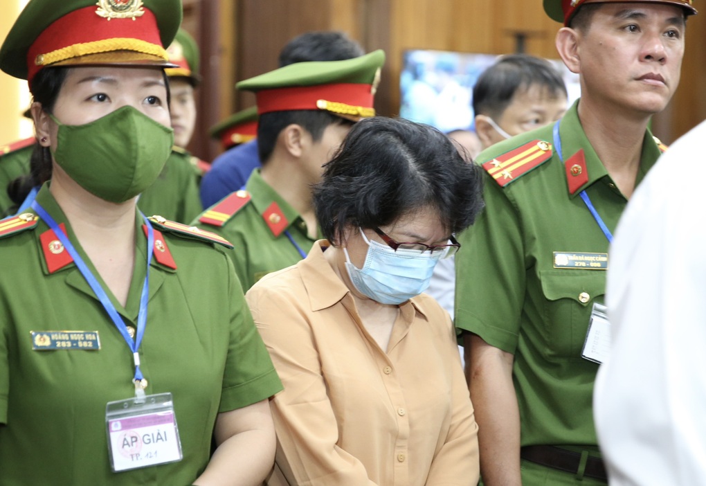Bà Trương Mỹ Lan chỉ đạo bỏ 5 triệu USD vào 3 thùng xốp mang đi biếu - 4