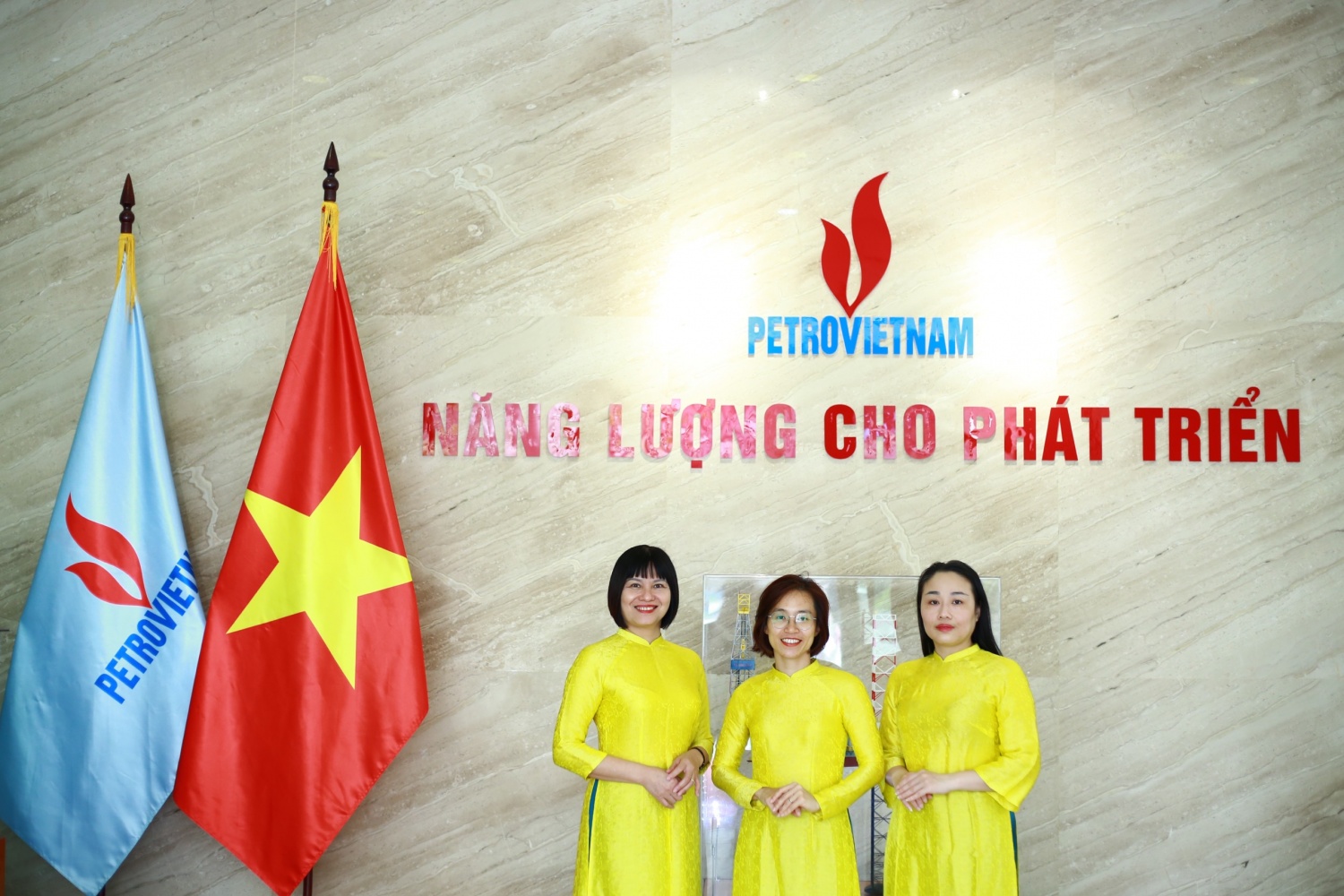 Duyên dáng phụ nữ Dầu khí Việt Nam