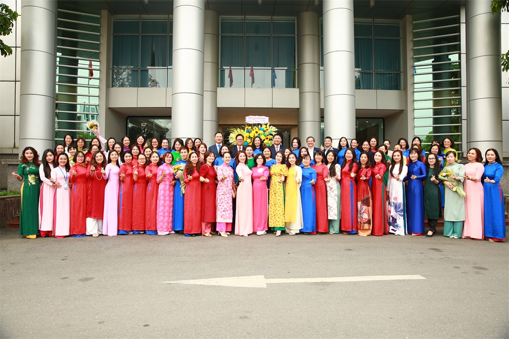 Phụ nữ BSR: Lan toả nét đẹp tà áo dài truyền thống