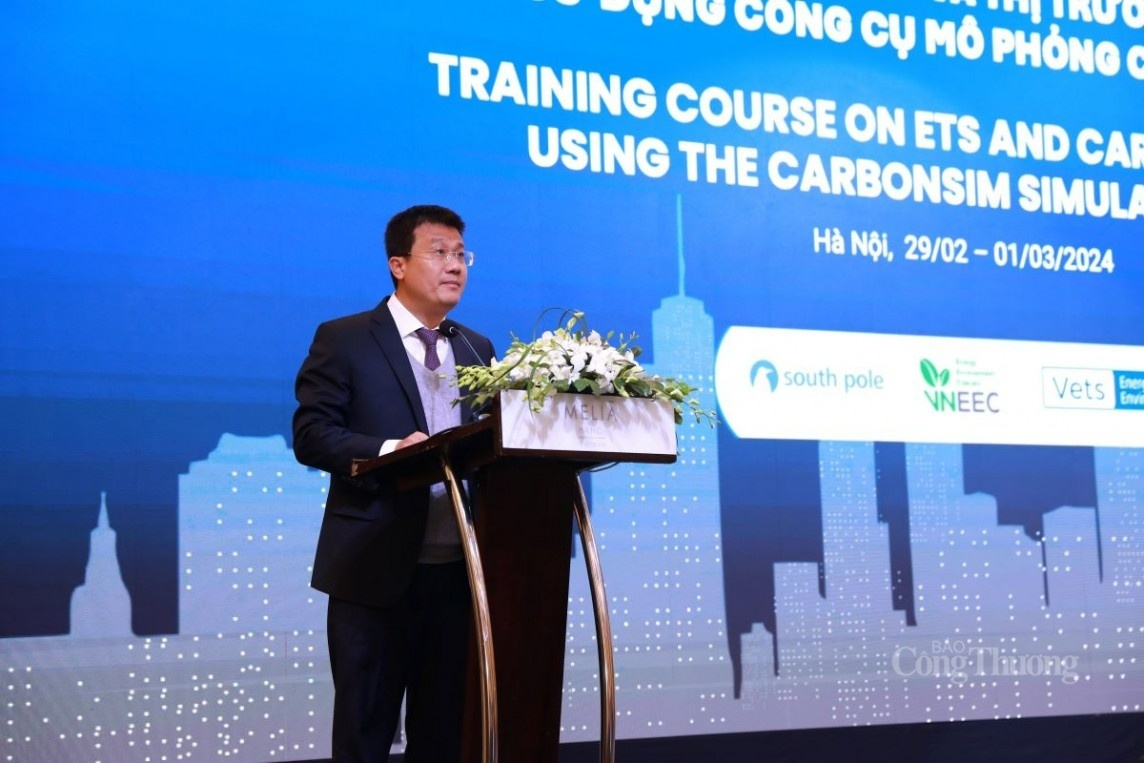 Ông Nguyễn Tuấn Quang thông tin tại chương trình tập huấn thị trường các-bon cho các DN khu vực phía Bắc.