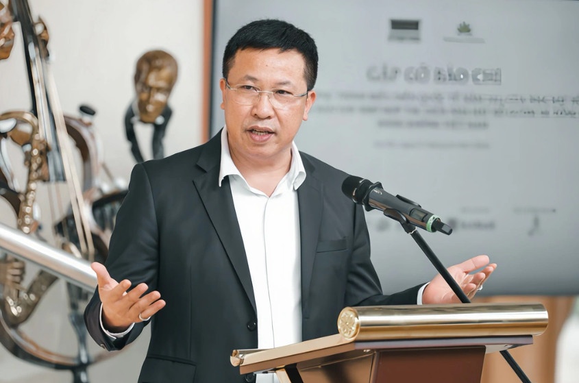 NSND Nguyễn Công Bẩy - Giám đốc Nhà hát Hồ Gươm - chia sẻ tại sự kiện (Ảnh: Hòa Nguyễn).