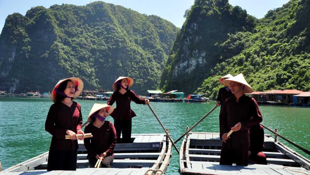 Quan tâm bảo tồn nét văn hóa làng chài Hạ Long