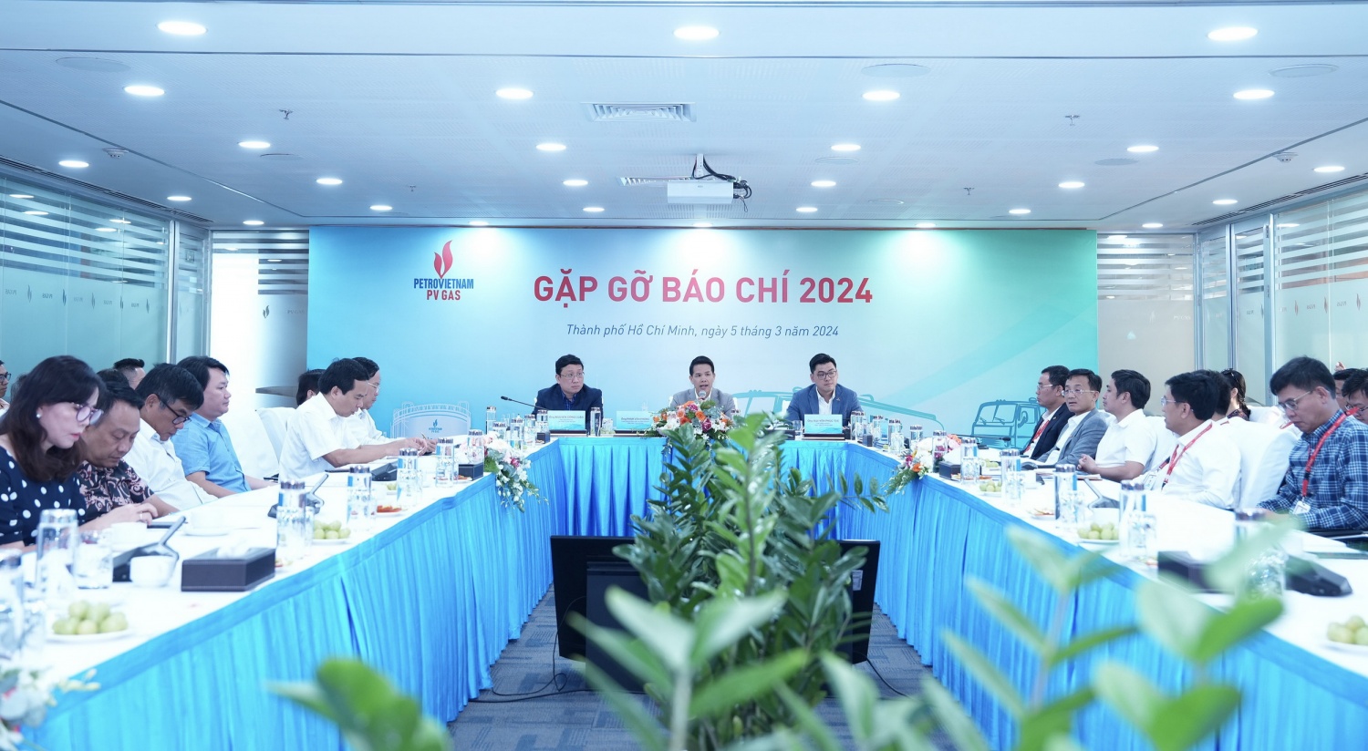 Tổng Giám đốc PV GAS Phạm Văn Phong chủ trì buổi gặp gỡ báo chí tại TP HCM Tổng Giám đốc PV GAS Phạm Văn Phong chủ trì buổi gặp gỡ báo chí tại TP HCM
