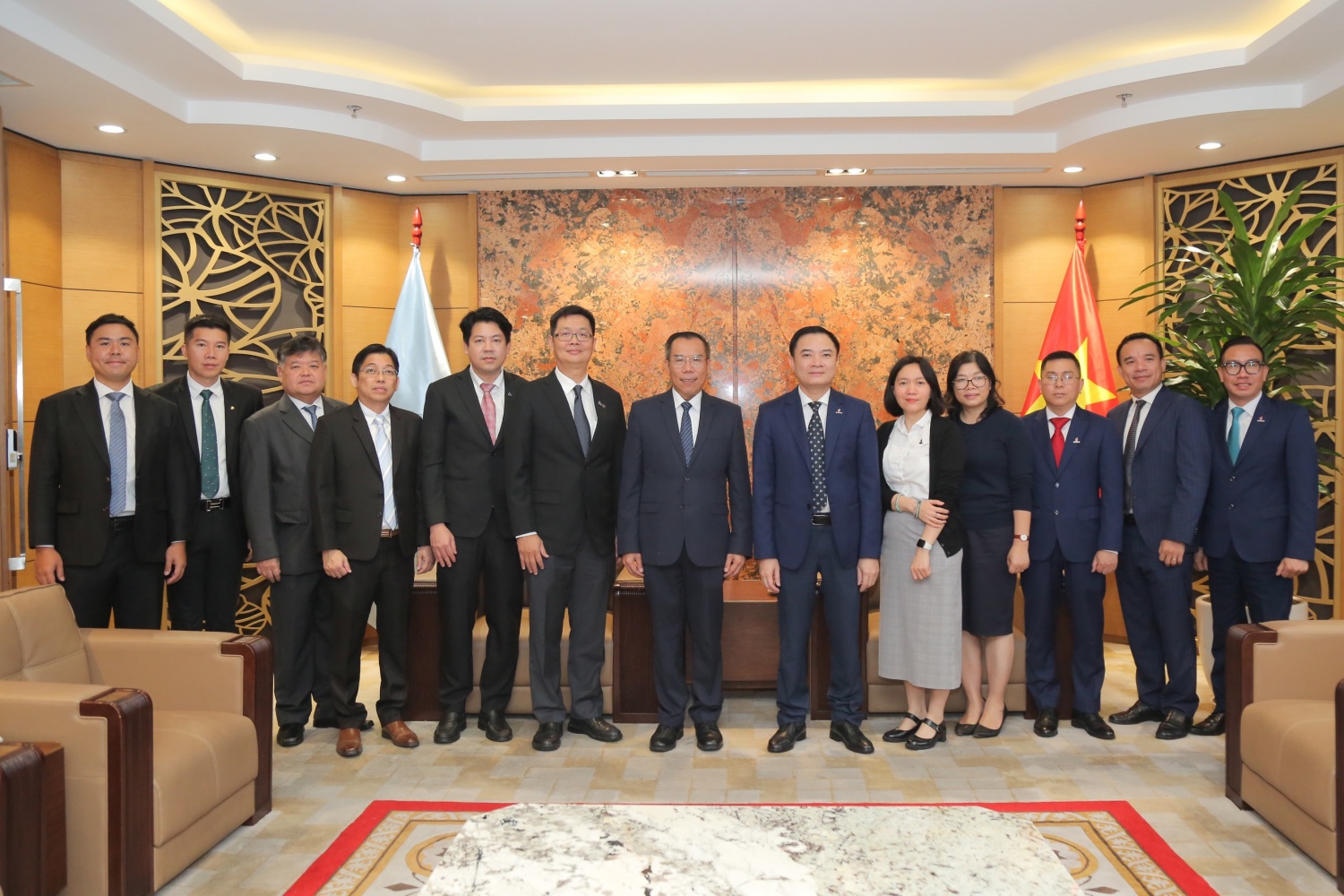 Petrovietnam tăng cường mối quan hệ hợp tác với PTT (Thái Lan)
