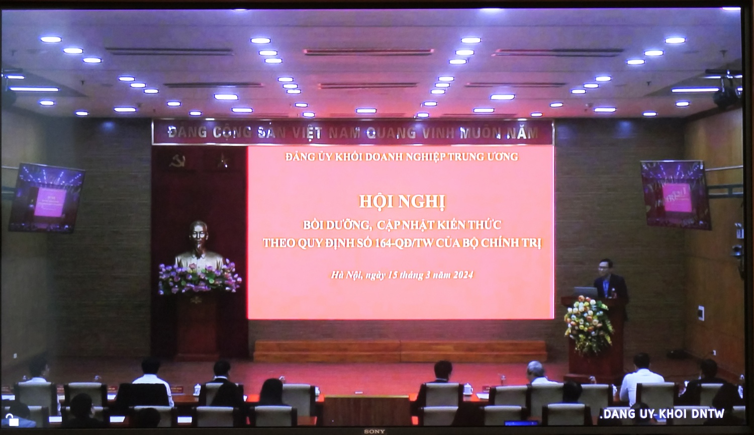 Petrovietnam tham dự Hội nghị bồi dưỡng kiến thức về kinh tế Việt Nam của Đảng ủy Khối DNTW