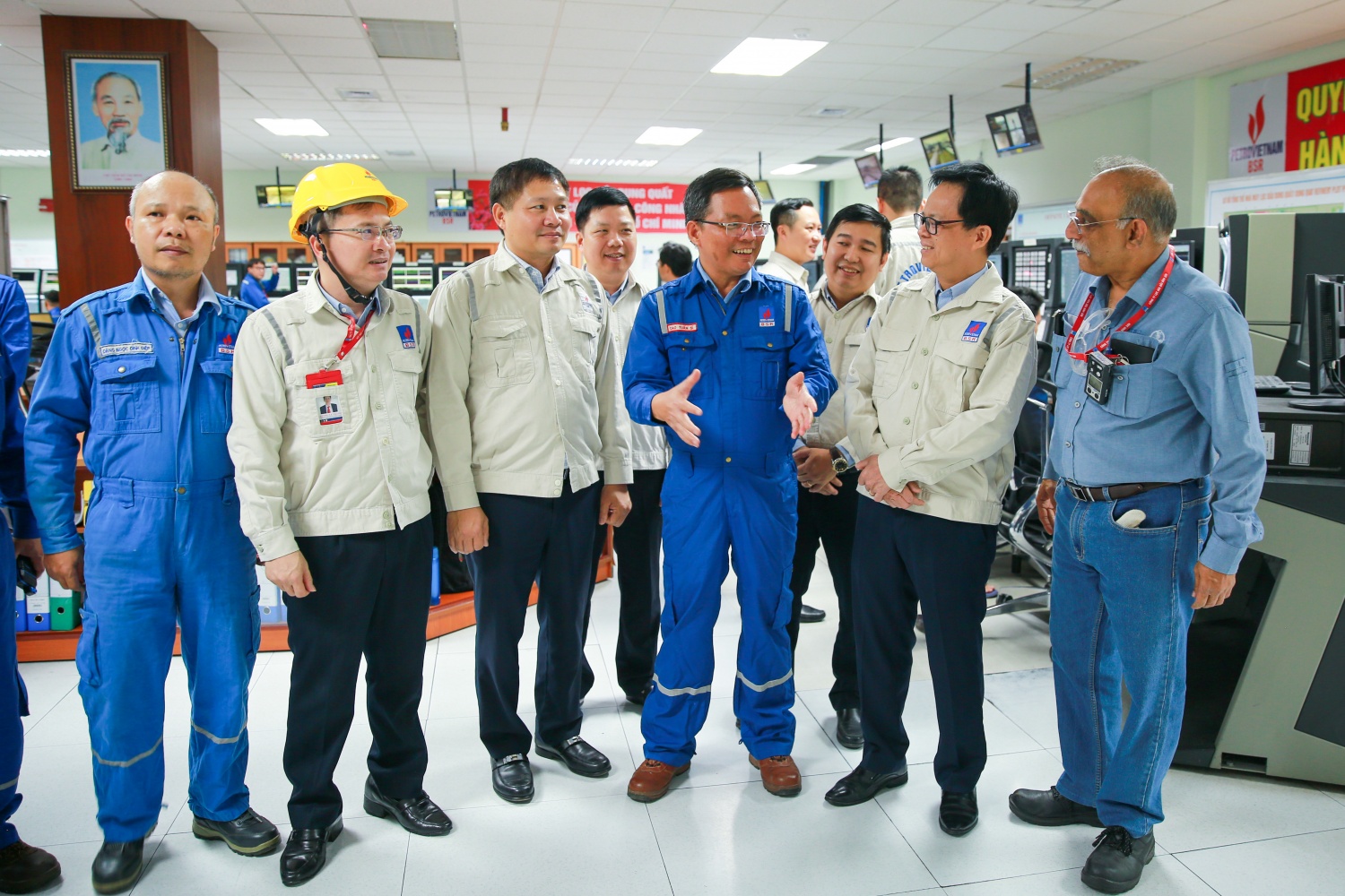 Ban lãnh đạo Công ty kiểm tra công tác dừng vận hành NMLD Dung Quất phục vụ BDTT lần 5. Ban lãnh đạo Công ty kiểm tra công tác dừng vận hành NMLD Dung Quất phục vụ BDTT lần 5.