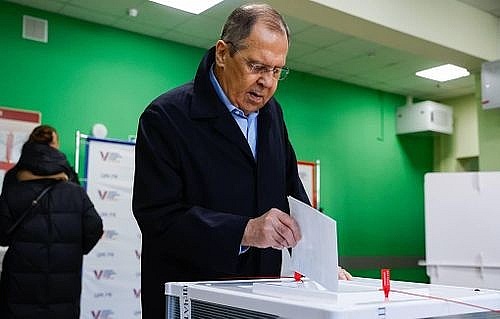 Ngoại trưởng Nga Sergey Lavrov tham gia bỏ phiếu