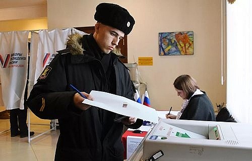Các quan chức cấp cao Nga bỏ phiếu bầu cử Tổng thống