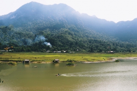 Hồ Noong - Bức tranh giản dị và bình yên