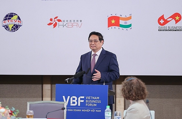 Thủ tướng: Việt Nam cam kết "3 bảo đảm", đẩy mạnh "3 đột phá" và thực hiện "3 tăng cường" với nhà đầu tư